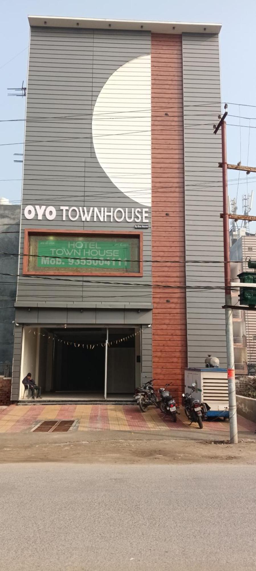 Hotel Blue Heaven Oyotownhouse Ghaziabad Exterior foto